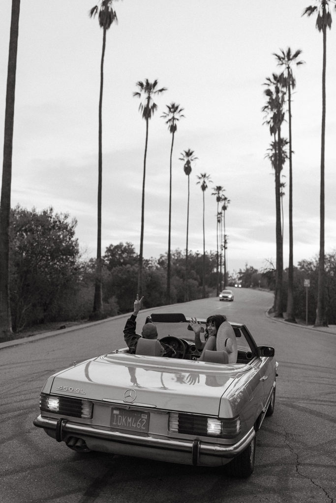los-angeles-engagement-photo-look-out-vintage-car